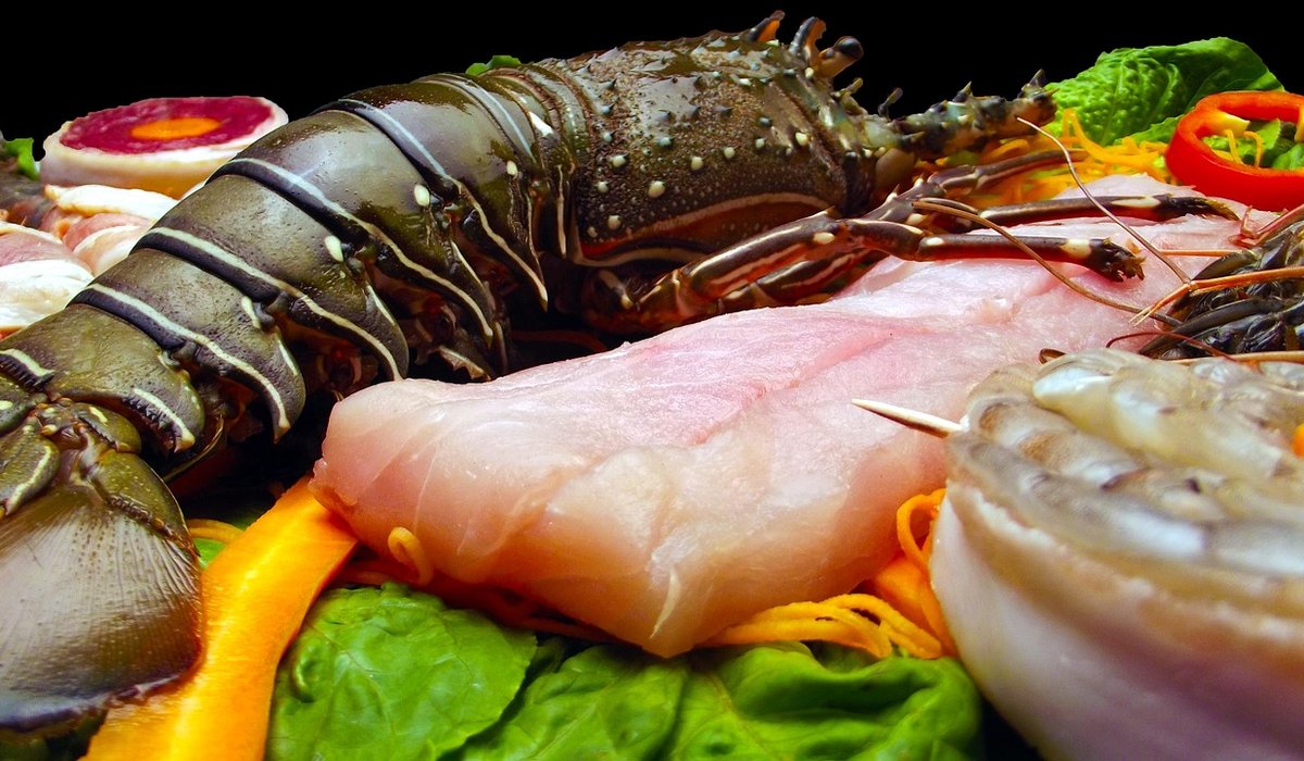 How to Choose the Freshest Crab at Coastal Markets